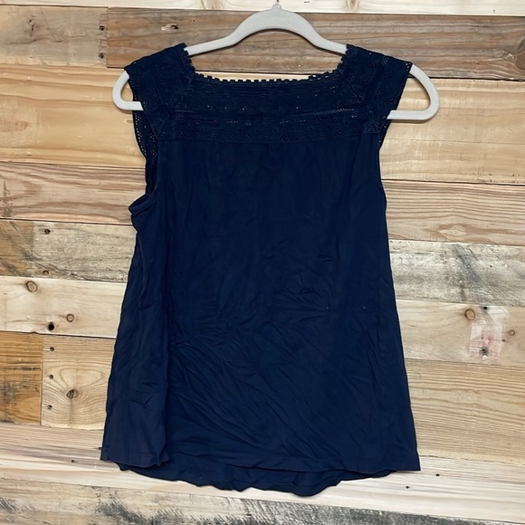 Banana Republic size Small Navy Sleeveless Neckline and Shoulder Lace Detail Top - Picture 6 of 6